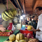Jokowi Pantau Harga Pangan di Pasar Tradisional Jakarta