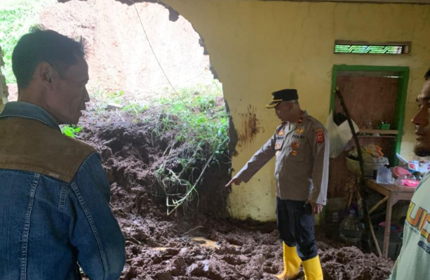 Longsor di Bandung Tewaskan 2 Orang