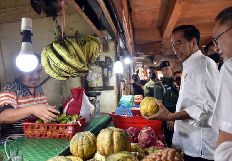 Jokowi Pantau Harga Pangan di Pasar Tradisional Jakarta